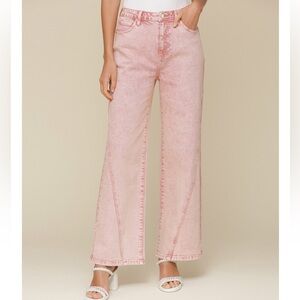 NWT - High Rise Angled Seam Wide Leg
Jeans